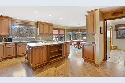 21 N Highview Circle, Hawthorn Woods, IL 60047 - Photo 8