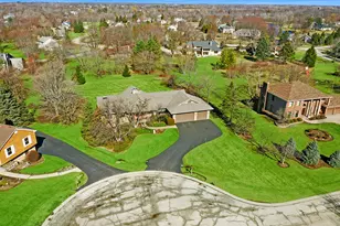 21 N Highview Cir, Hawthorn Woods, IL 60047 - Photo 4
