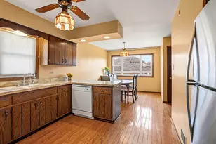 5707 W 90th Pl, Oak Lawn, IL 60453 - Photo 6