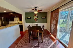 601 Eastview Ct, Schaumburg, IL 60194 - Photo 8