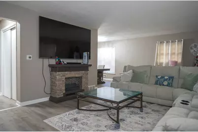 2550 26th Street, Rock Island, IL 61201 - Photo 4