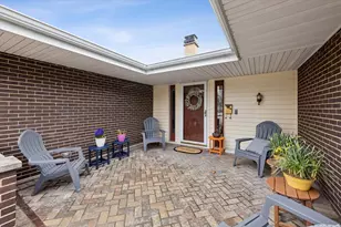 23W302 Cambridge Ct, Glen Ellyn, IL 60137 - Photo 2