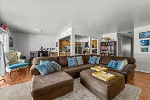 1052 Southbury Ln, Wheeling, IL 60090 - Photo 4