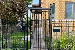 2112 N Sawyer Ave, Chicago, IL 60647 - Photo 2