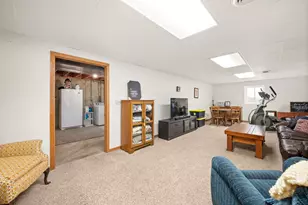 1020 Berkshire Ct, Sycamore, IL 60178 - Photo 36