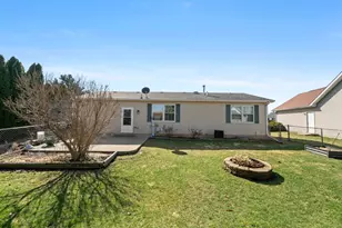 2405 Glen Cir E, Sycamore, IL 60178 - Photo 20