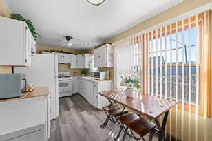 2405 Glen Cir E, Sycamore, IL 60178 - Photo 6