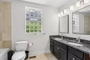 2826 W Harrison St, Chicago, IL 60612 - Photo 10