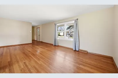 203 Fairview Drive, Saint Charles, IL 60174 - Photo 8