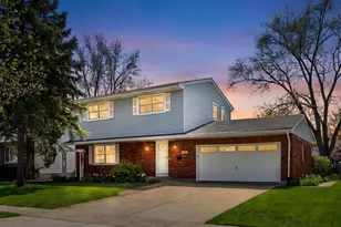 203 Fairview Dr, Saint Charles, IL 60174 - Photo 4