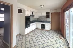 17807 Grandview Dr, Hazel Crest, IL 60429 - Photo 8