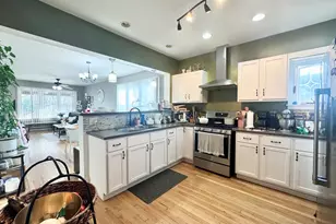 5758 W Warwick Ave, Chicago, IL 60634 - Photo 8