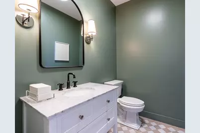 2370 N Elston Court, Chicago, IL 60614 - Photo 16