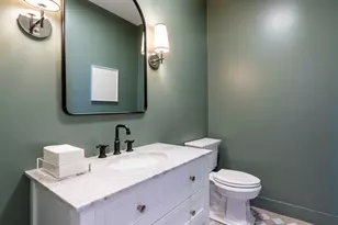 2370 N Elston Ct, Chicago, IL 60614 - Photo 16