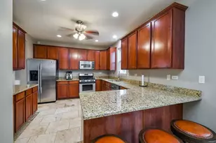 2921 Mc Duffee Cir, North Aurora, IL 60542 - Photo 8