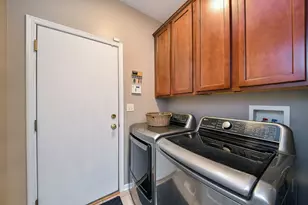 2921 Mc Duffee Cir, North Aurora, IL 60542 - Photo 12