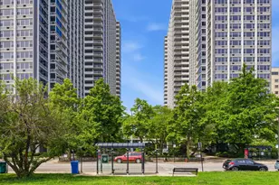 4250 N Marine Dr, Chicago, IL 60613 - Photo 2
