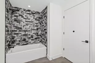 153 W Ohio St, Chicago, IL 60654 - Photo 6