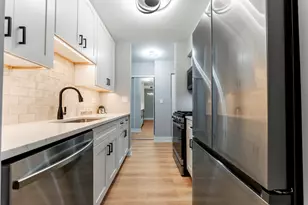 10 Oak Creek Dr, Buffalo Grove, IL 60089 - Photo 8