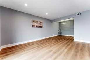 10 Oak Creek Dr, Buffalo Grove, IL 60089 - Photo 4