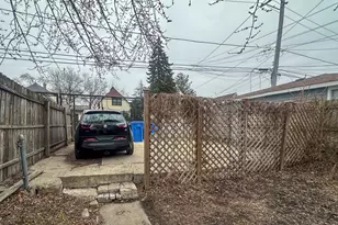 2037 N Tripp Ave, Chicago, IL 60639 - Photo 14