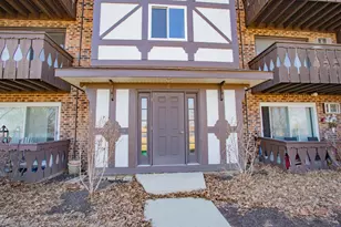 4 Crestview Ln, Vernon Hills, IL 60061 - Photo 2