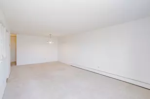 4 Crestview Ln, Vernon Hills, IL 60061 - Photo 10