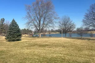 4 Crestview Ln, Vernon Hills, IL 60061 - Photo 4