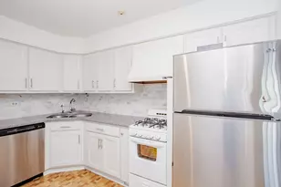 4 Crestview Ln, Vernon Hills, IL 60061 - Photo 12