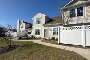 424 Le Parc Cir, Buffalo Grove, IL 60089 - Photo 2