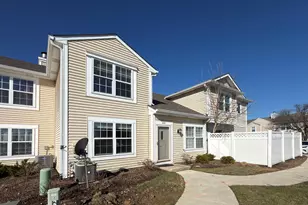 424 Le Parc Cir, Buffalo Grove, IL 60089 - Photo 1