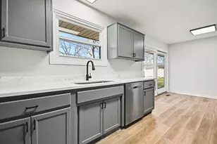 5535 Adeline Pl, Oak Forest, IL 60452 - Photo 6