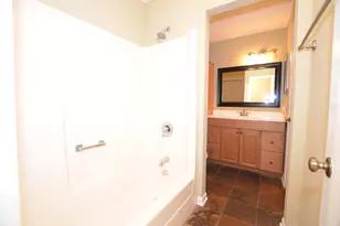 387 Amy Ct, Naperville, IL 60565 - Photo 16