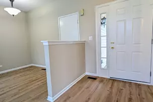 265 Sierra Pass, Schaumburg, IL 60194 - Photo 2