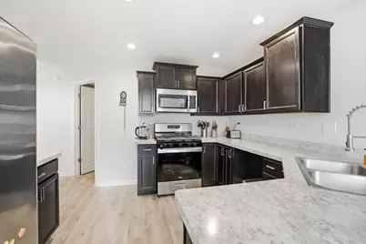 171 Maryland Lane, Pingree Grove, IL 60140 - Photo 2