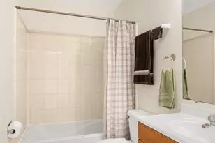 1807 Whitney Dr, Hanover Park, IL 60133 - Photo 16