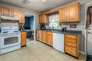 202 S Ervin St, Pittsburg, IL 62974 - Photo 10