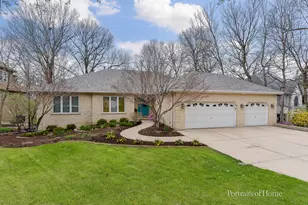 11 Merrimack Ct, Bolingbrook, IL 60440 - Photo 2