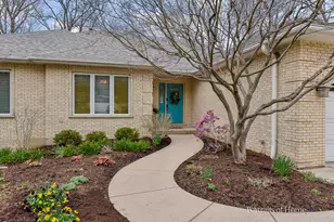 11 Merrimack Ct, Bolingbrook, IL 60440 - Photo 4