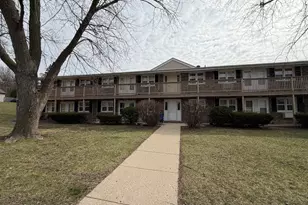 75 Willard Ave, Elgin, IL 60120 - Photo 2