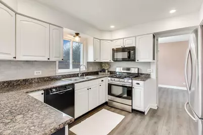 344 Timber Oaks Drive, North Aurora, IL 60542 - Photo 10