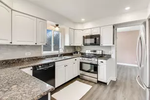 344 Timber Oaks Dr, North Aurora, IL 60542 - Photo 10