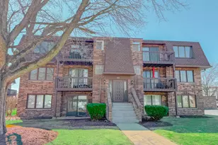 207 Uteg St, Crystal Lake, IL 60014 - Photo 1