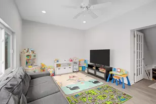 4912 N Mulligan Ave, Chicago, IL 60630 - Photo 16