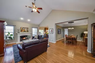 39W578 Newton Square, Geneva, IL 60134 - Photo 2