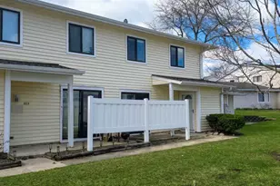 325 Bayview Point, Schaumburg, IL 60194 - Photo 1