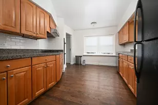 360 Erie Cir, Bloomingdale, IL 60108 - Photo 6