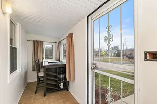 306 Johnson St, East Dundee, IL 60118 - Photo 4