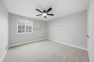 402 Trenton Ct, Aurora, IL 60504 - Photo 12