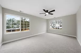 402 Trenton Ct, Aurora, IL 60504 - Photo 10